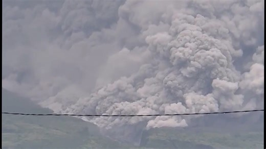 Thousands flee as Indonesia’s Mount Semeru erupts