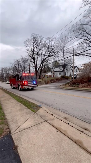 Glendale FD engine 1410 responding to basement fire￼