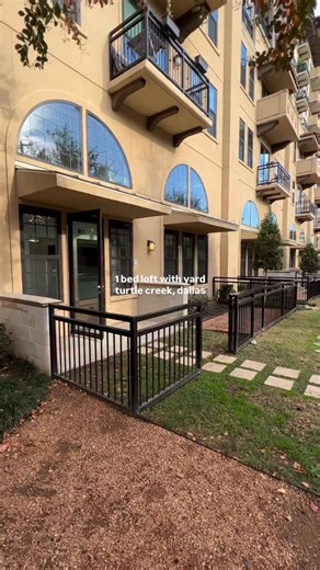 Apartment Hunters • Dallas on Instagram: "📍This property in Turtle Creek, Dallas has LOFTS with yards! 🔥 We found DEALS at this property! Minutes away from Downtown, the Katy Trail, and I-35E. Amenities include a resort-style pool, fitness center, and a dog park 🐶. 📲 Comment “info” or DM for more property details!"