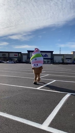 We hope you’re still running over to Menchie’s! 🤩🥰 #running #fyp #menchies #staysafe #frozenyogurt #stillopen #menchiefroyo