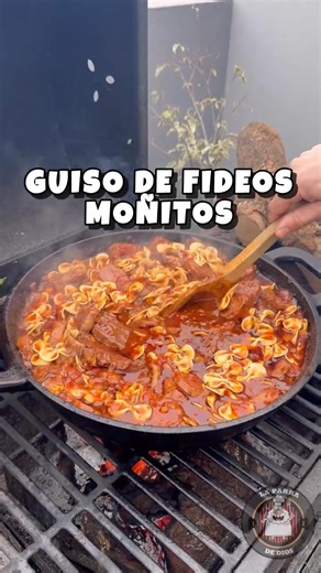 Guiso de fideos moñito 📍Argentina 🇦🇷 Discover Argentina: www.tasteatlas.com/argentina Guiso de fideos moñito is a traditional Argentine pasta stew made with moñito noodles (small, curly or bow-tie-shaped pasta), simmered in a savory tomato-based sauce. It often includes vegetables like carrots, onions, and bell peppers, and may contain ground beef, sausage, or chicken for added richness. This comforting, one-pot meal reflects Argentina’s love for hearty, home-cooked dishes. Video: La Parra de