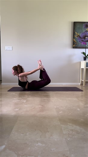 The body is a portal into the present moment. If you notice the sensations in your body through your breath, through your movement, through the space you are taking up, you are already dropping your awareness from your mind and into your body. Coming into the present. Practice yoga asana (the poses) is not for looks or performance, it’s simply to prime the mind to be in stillness, to be in presence. #yogaasanas #bowpose #flexability #creativesequencing #spinalwaves