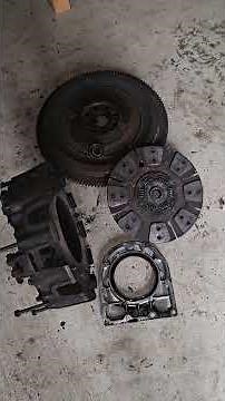 Intikan kytkimen vaihto etenee. Case IH/International clutch replacement #repairing #international