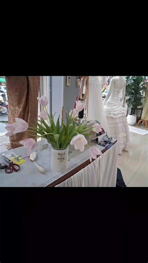 ชุดสวยดอกไม้สดที่ร้าน #princessbriderayong #ชุดแต่งงานระยอง #ออกาไนส์งานแต่งระยอง tel.0860129240 0830649388 | แต่งงานสตูดิโอ พรีเวดดิ้งบ่าวสาวระยอง