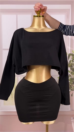 Stylish Off-Shoulder Crop Top for Your Holiday Haul