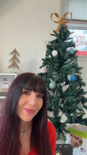 Jody Boehmer on Instagram: "12 Days of Christmas with @7eMyolift 🎄 The MyoLift Mini and Beauty Bootcamp is currently included in their holiday sale - 20% off sitewide! 7eWellness.com #12DaysofChristmas #7EWellness #HolidaySkincare"