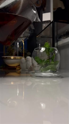 Tea Preparation Process with Mint Leaves