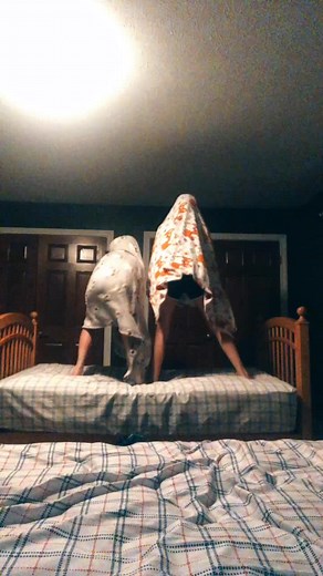 The mattress crushed us😯 we almost broke our backs🤭 get us famous #foryoupage #famous #cloudbread #like