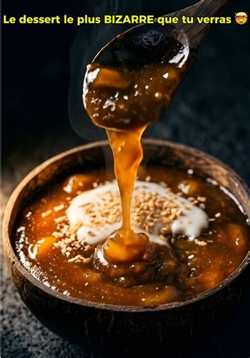 Le dessert le plus BIZARRE et le plus BON du monde 🍌🤯 C'est le PO'E BANANE — dessert ANCESTRAL polynésien Ça n'existe NULLE PART ailleurs sur terre Texture entre le flan et la gelée lait de coco frais Tu as JAMAIS vu ça en Europe je te GARANTIS 😍 📖 Recette dans mon ebook → CLIQUE en bio 🌺 Tu goûterais ? Honnêtement 👇 #dessert #cuisinedumonde #cuisinefrancaise #saveurdesiles #cuisineexotique