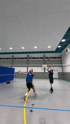 Setter hate middle blocker 😂🏐#volleyball #fun #setter #shorts