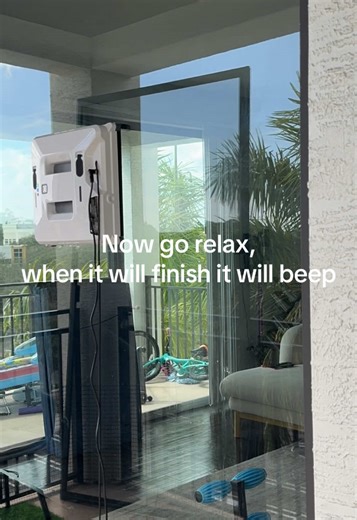 Robot window cleaner that cleans glass automatically 🪟✨ No ladder, no streaks, no effort — perfect for high windows, sliding doors, mirrors, and shower glass. Smart home cleaning gadget every homeowner needs. #tiktokshop #tiktokshopfinds #robotwindowcleaner #cleaninggadgets