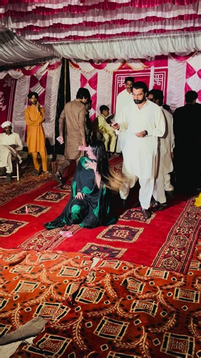 Chita Chola Traditional Pakistani Dress Unveiling