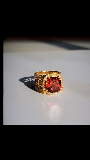 Dazzle and delight in the extraordinary! Step into the allure of January’s birthstone with Jewel of Africa's exquisite creation – the 9.5 carat garnet ring with an 18 karat yellow gold JEWEL OF AFRICA shank. Adorned with a dazzling display of 273 1/2-pointer diamonds, this masterpiece exudes elegance and charm. Adding a chic playful touch, a single 5-pointer diamond hangs gracefully on the side. These captivating garnets are unearthed in Lundazi, located in the eastern part of Zambia, which can 