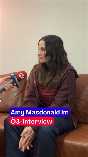 Amy Mcdonald war diese Woche nicht nur auf der Bühne in Wien, sondern auch im Ö3-Interview und hat dabei über ihren Song "This is the life" und den besonderen Zauber gesprochen, wenn Musik Generationen verbindet: „Auch heute entdecken immer wieder ganz junge Menschen den Song über Social Media und bauen eine Verbindung dazu auf. Darauf bin ich unglaublich stolz. Künstler versuchen ihr ganzes Leben lang, Songs zu schreiben, die bleiben und mir ist das gleich am Anfang gelungen. Es ist einfach ein