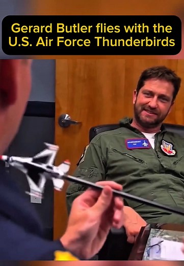 Briefing with the USAF Thunderbirds — precision at its finest. ✈️🇺🇸 #Thunderbirds #USAF #F16 #AirForce #MilitaryAviation