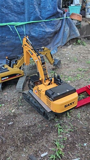 RC SANY Excavator Process of getting off the truck #rcexcavator #rcconstruction # #shorts