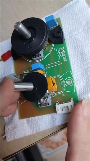 Studiologic SL88 mk2 joystick click, and tactile bump flaw (easy fix with a razor blade)