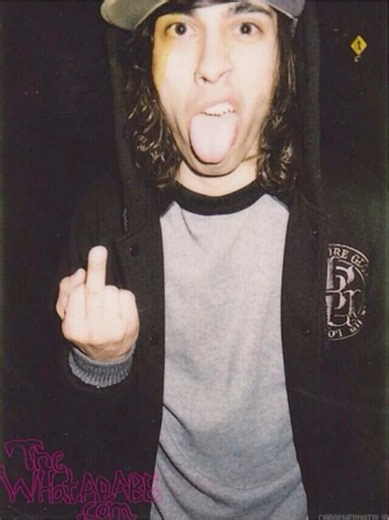 I apologize to anyone who knows me personally #psychosis #everyoneisplotting #nooneissafe #idontneedmedstheyneedme #whentheantipsychoticsdontantipsychotic