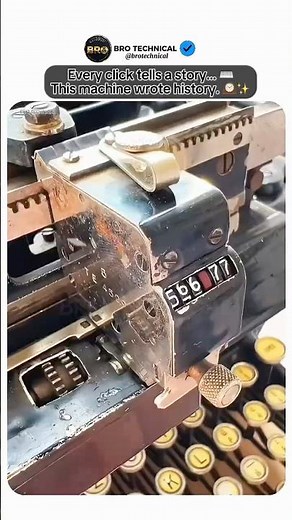 “This Isn’t Just a Typewriter… It’s a Portal to the Past 🕰️ | Vintage Tech That Still Inspires!"