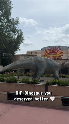Dinosaur was always a walk on ride and I never understood why. I always enjoyed it and will miss it so much. Did you get the chance to ride it one last time before it closes? Throwback clip to December when the wait was at 5mins and a walk on! #wdw #dinosaur #animalkingdom #waltdisneyworld #disneylocal