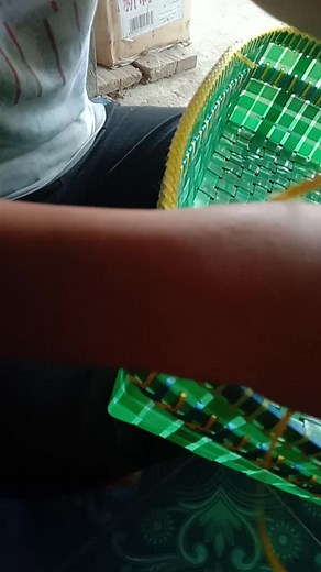 Basket Weaving Tutorial: Create a Colorful Plastic Basket