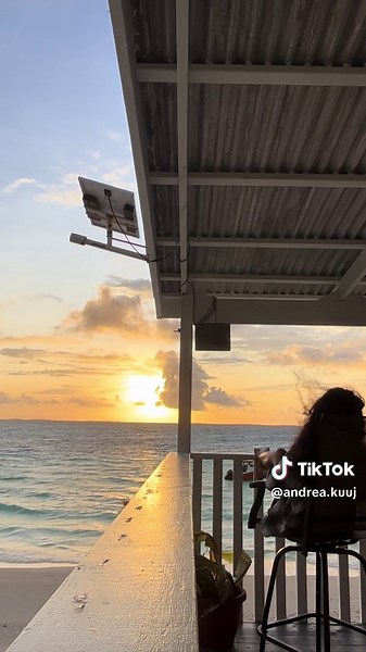 Old Arno reels, but new #MarkHarmony song out today! Ft. @Carnie Reimers aaaah! #marshallese🇲🇭 #marshallislands#Arno#StarsCollide#nofilter#paradise