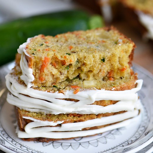 RECIPE ✅: https://www.momontimeout.com/carrot-apple-zucchini-bread-recipe/ This quick bread is incredibly moist and flavorful! 🥕🍏🍎🥒 | Mom On Timeout