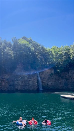 Open swim at The Quarry at Carrigan Farms starts May 17! Here are some ways to spend a sunny day at this natural spring-fed quarry in Mooresville: 👙 Go for a dip by taking an adventurous jump, or float and relax. Lifeguards are on duty during open swim hours, and life vests are required unless you pass the swim test. 🍔 Fuel up with scratch-made food from the Quarry Kitchen. They’re cash-only, so be sure to come prepared! 🏐 Gather friends for a game of volleyball with picturesque cliffs in the