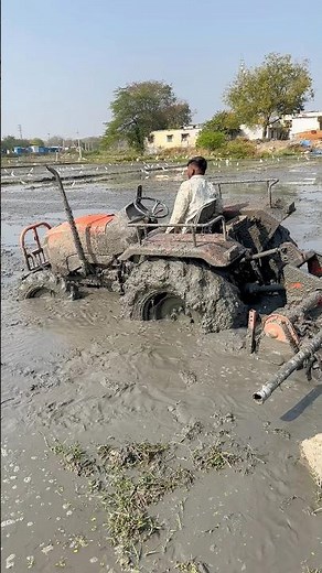 Kubota 4wd tractor working in mud #shorts #trending #tractor