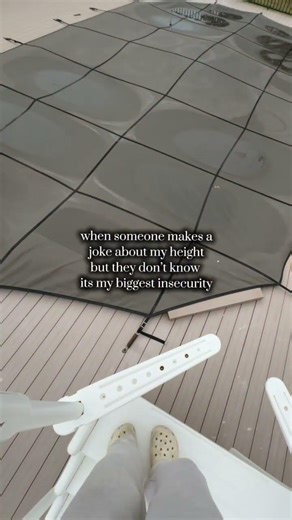 I’m in 6th grade am I’m like 4’ 8😔✋