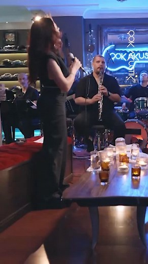 “Elveda meyhaneci, artık kalamıyorum…” 🎤 Melek Mosso’nun konuk olduğu bölüm YouTube kanalımızda yayında ❤️ Link profilimizde 🔗 @ercansaatci #ÇokAkustik #ErcanSaatçi #MelekMosso | cokakustik