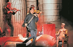 Ricardo Arjona presume el regalo que le hizo Alejandro Sanz