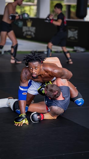 🥊 Controlled chaos. Focused power. 💥 Sparring isn’t just about hitting — it’s about timing, technique, and learning with every round. Step in. Show up. Grow. 👊 #SuperproGym #MMATraining #SparringSession #FightSmart #MixedMartialArts #TrainLikeAChampion #FighterMindset #StrongerEveryRound | Superprosamui