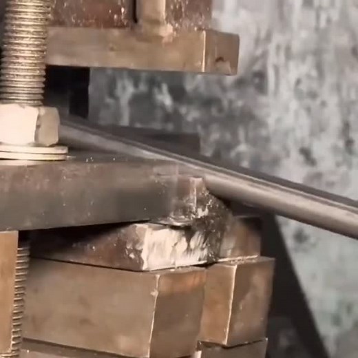 6.2K reactions · 244 shares | Feito à mão pelos mestres paquistaneses: todo o processo de fabricação de uma bicicleta novinha em folha ✨. #reels #instagram #fatoscuriosos #curiosidades #paquistão #mecanicos #mestres #reparo | Fabiano Mattos | Facebook