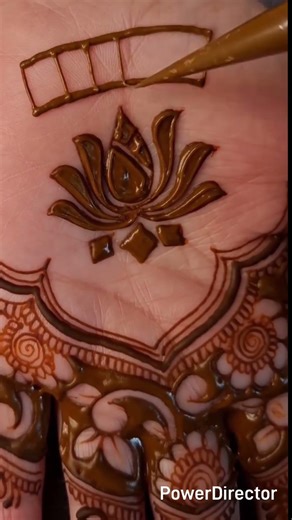 easy and simple Trading Mehndi designs for every girls