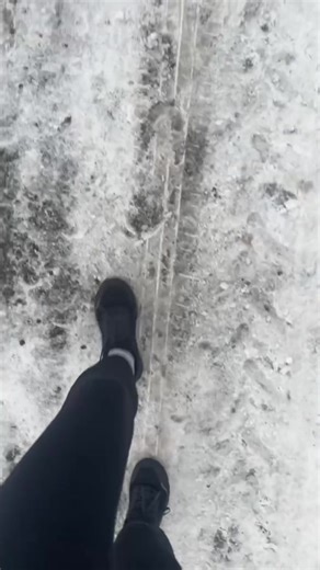 proof i know ball when it comes to winter running. zero shame in the treadmill game ❄️ #run #running #treadmill #endurance