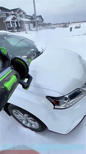 Clearing Without Contact: The Electric Blower's Snowy Blanket Lift