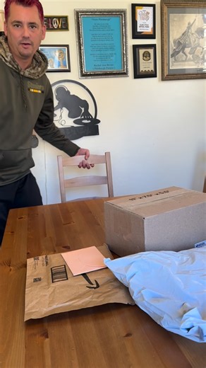 149 reactions · 30 comments | Mailbox Monday Episode 29 - I appreciate all the ❤️ more than yinz know!  If anyone aht there wants to send something to be opened and used in a video, please mail to View Pittsburgh - PO Box 7947 Pittsburgh, PA 15216 #pittsburgh #mailbox #boxopening | View Pittsburgh | Facebook