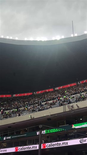 El pueblo azul y oro ya toma todo el lado sur del Estadio Banorte. Pumas es local en casa del América.