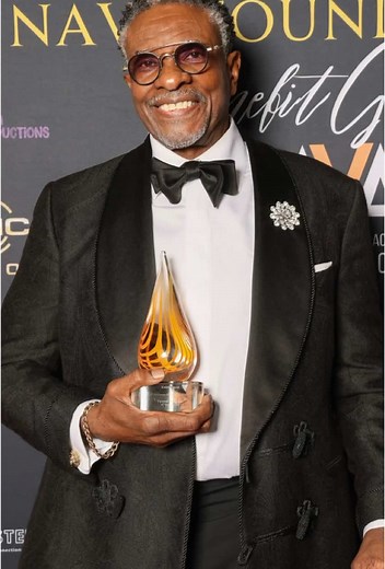 Receiving the Voice Icon Award from NAVA was an honor for which I feel deep gratitude. I’m still in awe that I GET to do and be the thing I always wanted…an actor! Stylist @Jay Hines Tuxedo @Ralph Lauren #voiceartist #voiceactor #voiceover #keithdavid #gargoyles #goliath #spawn #animation #awardshow #ralphlauren @Dionne Lea @Disney @Pam ❤️ @Jon’ette Jordan #NAVA #diversitymatters