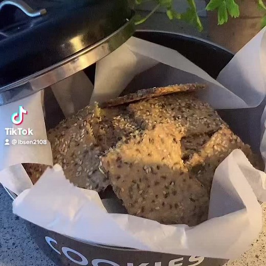 Lækre hjemmebagte knækbrød opskrift