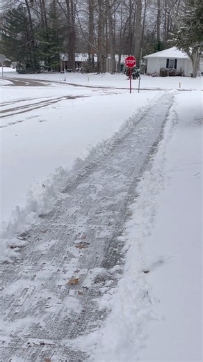 RYOBI LAWNMOWER PLOWS SNOW LIKE A CHAMP 7TH WINTER IN A ROW! #ryobi #lawnmower #lifepo4 #snow #plow