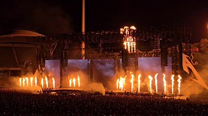 Will do a dump later but had to get this one out, highlight of the night was seeing this song live. | Luke Bekkers