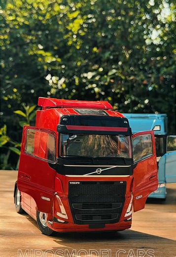 Unboxing 1/24 Scale Truck Models from Solido