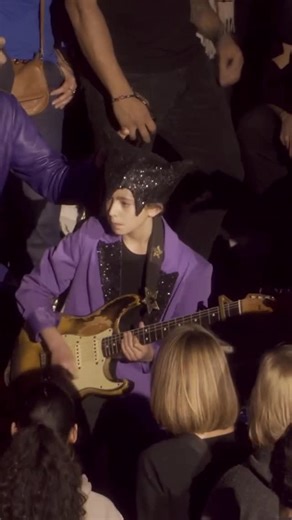 -M- Matthieu Chedid on Instagram: "Un souvenir de trans-mission Merci Till 💜 - Dec 2022, concert Rêvalité à Strasbourg 💫"