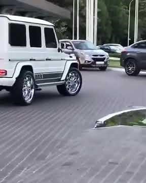 Incredible Rims Called The Floater Rims Makes This Mercedes G-Wagon Looks As If It Is Floating