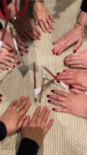 Gifting friends trend: Instagram stories without copyright, status designs 💝🎁 #story