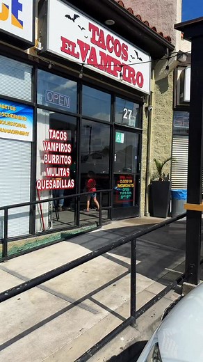 Arguably some of LA’s best tacos and vampiros! 📍: Tacos El Vampiro | 12737 Glenoaks Blvd, Sylmar, CA 91342 👉🏻: @tacoselvampiro | Nate.Eatz