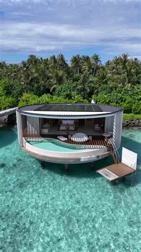 📍Ritz Carlton, Maldives 🇲🇻 The Ritz-Carlton Maldives is pure paradise! From waking up to the sound of gentle waves and endless turquoise views to snorkeling vibrant coral reefs teeming with marine life, every moment here feels like a dream. The overwater villa was beyond luxurious, with its private infinity pool that seemed to stretch into the ocean. And, of course, I had to do a cannonball into the pool—it’s impossible to resist when you’re surrounded by such beauty! Every detail, from the i