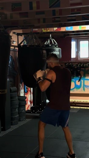 Heavy bag 🥊 #warszawa #boxing #бокс #bokswarszawa #варшавабокс #тренербокс